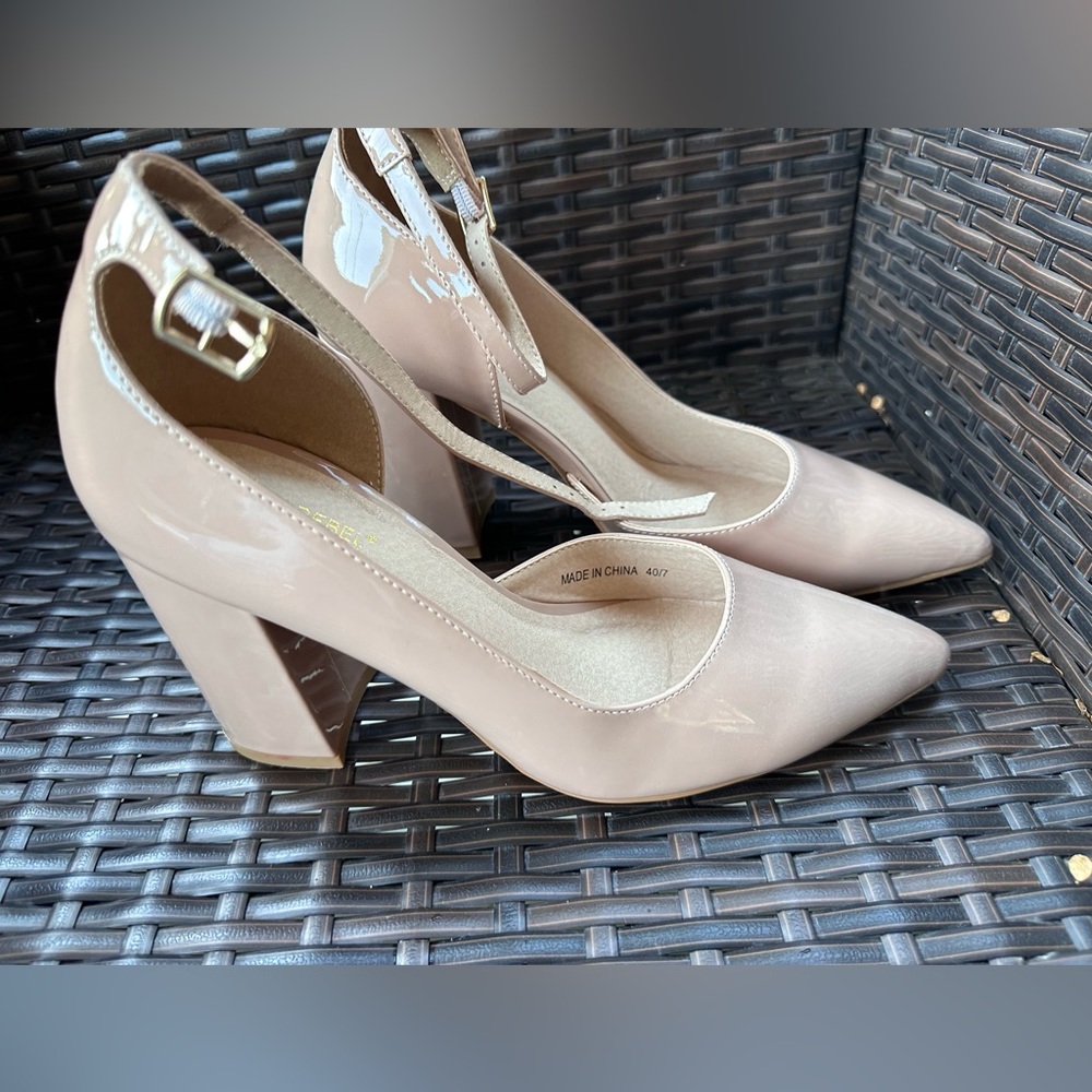Heels - Picture 2 of 6